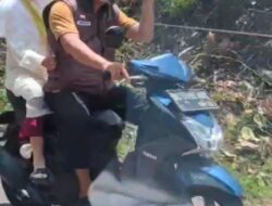 Herdiyanto Salah satu kader PKB Naik Sepeda Motor Bonceng Ibu diplantikanya jadi DPRD