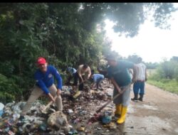 Pemdes Tanah Abang Jaya Gelar Kegiatan Jum’at Bersih