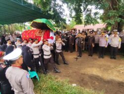 Suasana Haru Menyelimuti Upacara Penghormatan Dan Pemakaman AIPTU Amirul Ahkam