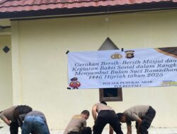 Polsek Penukal Abab Gelar Aksi Bersih-Bersih Mushola Dan Bakti Sosial