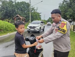 Polsek Penukal Utara Gelar Aksi Sosial  Bagi Takjil Gratis