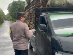 Polsek Tanah Abang Bagikan Takjil Ramadan untuk Masyarakat