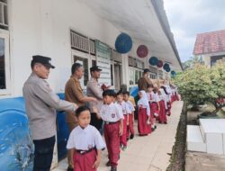 Bhabinkamtibmas Polsek Talang Ubi Jadi Pembina Upacara di SD Negeri 32, Kapolres PALI Tekankan Pentingnya Pendidikan Karakter Sejak Dini