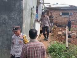 Tanah Longsor Landa Tebing Atmojo, Satu Rumah Rusak Parah – Polres PALI Lakukan Pengamanan Ketat
