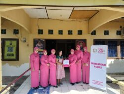 Peringati HKGB ke-73, Bhayangkari Polsek Penukal Utara Salurkan Bantuan Sosial kepada Warga Kurang Mampu