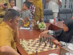 Wabup PALI Iwan Tuaji Lepas Atlet Muda Catur dengan Pesan Penuh Motivasi