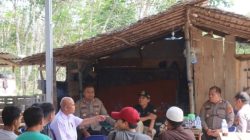 Polisi Bebusik di Talang Ubi, Kapolres PALI Serap Aspirasi dan Jaga Kamtibmas