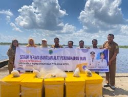 Tingkatkan Kesejahteraan Nelayan Perairan Umum, Pemkab PALI Salurkan Bantuan Alat Tangkap dan Pendingin‎