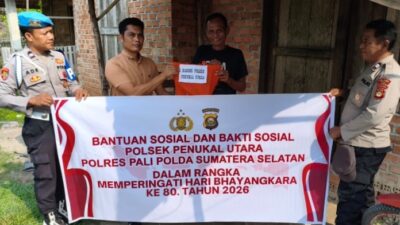 Polisi untuk Masyarakat, Polsek Penukal Utara Bagikan Sembako kepada Warga Membutuhkan