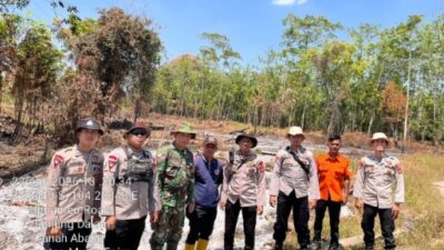 Kodim 0404muara Enim, Babinsa Koramil 404-03 pendopo bersama masyarakat cegah karhutla di desa Tanjung dalam