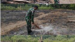 Babinsa Sertu Samiran Bersama Masyarakat Cegah Karhutla di Desa Pandan