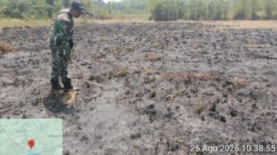 Babinsa Sertu Samiran Cek Lokasi Pembakaran Lahan di Desa Pandan, Warga Diingatkan Waspada Karhutla