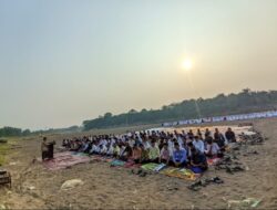Kemarau Makin Terasa, Warga Tanah Abang Selatan Ramai-Ramai Gelar Sholat Istisqo, Berharap Hujan Segera Turun