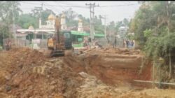 Diduga Pembangunan Jembatan Desa Talang Akar Abaikan Keselamatan Pekerja